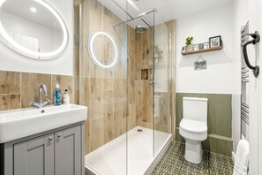 Bathroom - The Kiln - sleeps 2 guests  in 1 bedroom (Ledbury,)