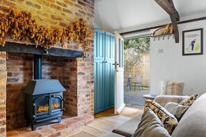 Fireplace - The Hop Store - sleeps 2 guests  in 1 bedroom (Ledbury,)
