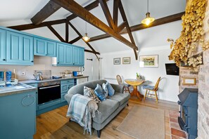 Fireplace - The Hop Store - sleeps 2 guests  in 1 bedroom (Ledbury,)
