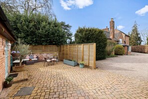 Terrace/patio - The Hop Store - sleeps 2 guests  in 1 bedroom (Ledbury,)