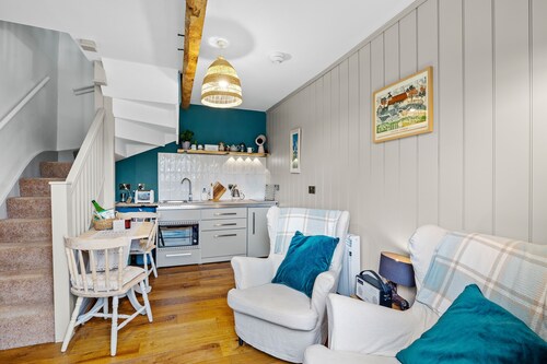 Welsh Cottage - sleeps 2 guests  in 1 bedroom