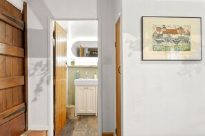 Interior - Long Barn - sleeps 5 guests  in 2 bedrooms (Ledbury, Herefordshire)