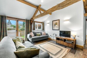 Fireplace - Long Barn - sleeps 5 guests  in 2 bedrooms (Ledbury, Herefordshire)