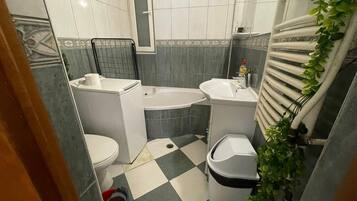 Hårføner, håndklær, såpe og toalettpapir