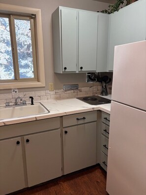 Fridge, microwave, stovetop, coffee/tea maker
