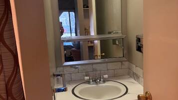 風筒、提供毛巾、番梘、洗頭水