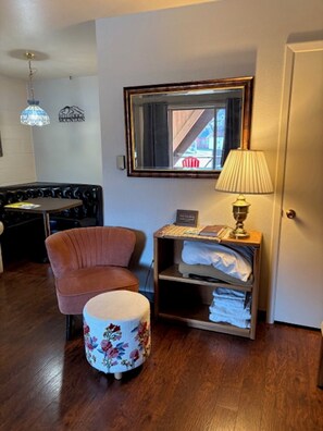 Interior - Château Rouge 106 ~ Mount Maurice Manor (Red Lodge)