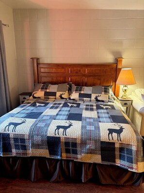 1 bedroom, iron/ironing board, free WiFi, bed sheets - Mount Maurice Manor ~ COZY STUDIO WITH KITCHENETTE, POOL, HOT TUB! (Red Lodge)