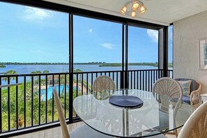 Lanai - Sunrise Cove 405: Waterfront Vacation Rental on Siesta Key with Sleeper Sofa (Sarasota)