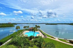 Lanai View - Sunrise Cove 405: Waterfront Vacation Rental on Siesta Key with Sleeper Sofa (Sarasota)