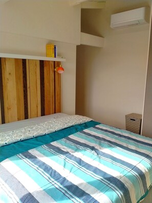1 slaapkamer, een strijkplank/strijkijzer, wifi, beddengoed