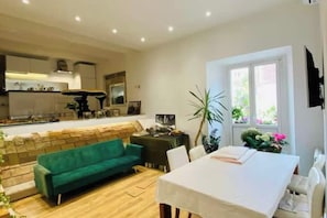 Dining - Elegant central apartment Villa Borghese (Roma)