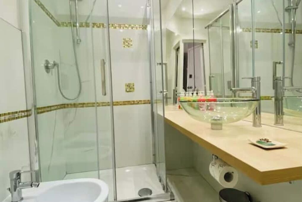 Dusche, Haartrockner, Bidet, Handtücher