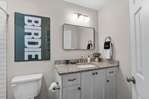 Shower, hair dryer, towels, soap - NEW! The Green - MiniGolf+PingPong+Games+Firepit in Augusta, GA (Augusta)