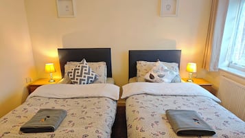 3 chambres, fer et planche à repasser, Wi-Fi, draps fournis