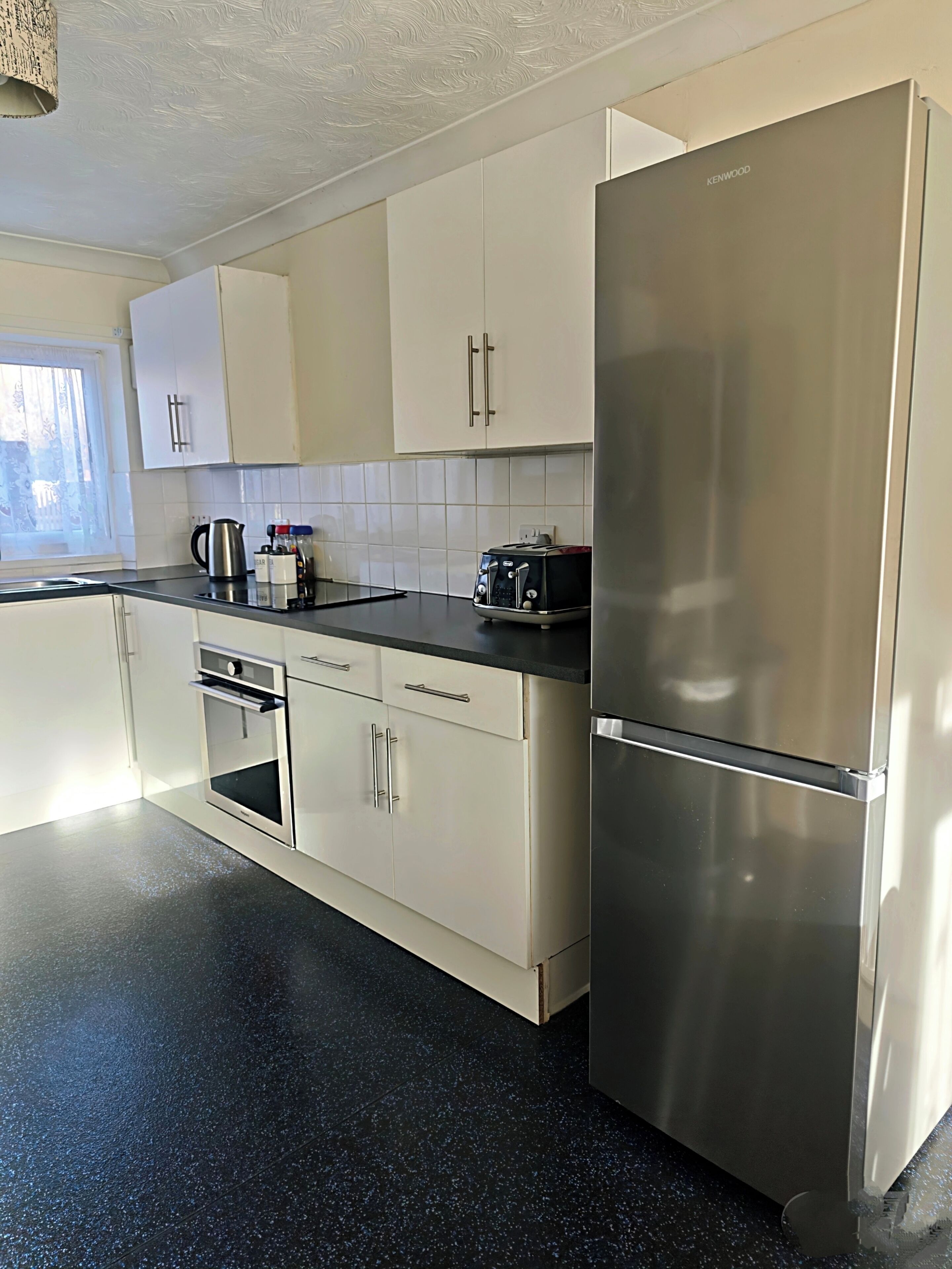 Micro-ondes, four, plaque de cuisson