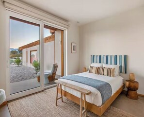 3 habitaciones, tabla de planchar con plancha, wifi y ropa de cama 