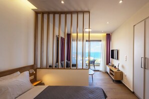 Hypo-allergenic bedding, in-room safe, blackout curtains - Enalis Studios & Apartments (Chios)