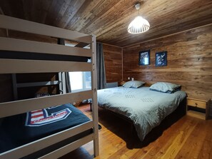 1 chambre, fer et planche à repasser, accès Internet, draps fournis