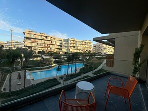 Terrace/patio - Stylish 3BR Serviced Aprt Pool View Sodic Villette (Cairo Governorate)