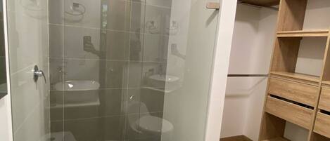 Dusche, Handtücher, Seife, Toilettenpapier