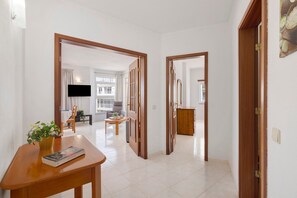 Interior - Apt Camões 7 F – Beachfront, Wi-Fi, Air Conditioning & Pool (Armação de Pêra)