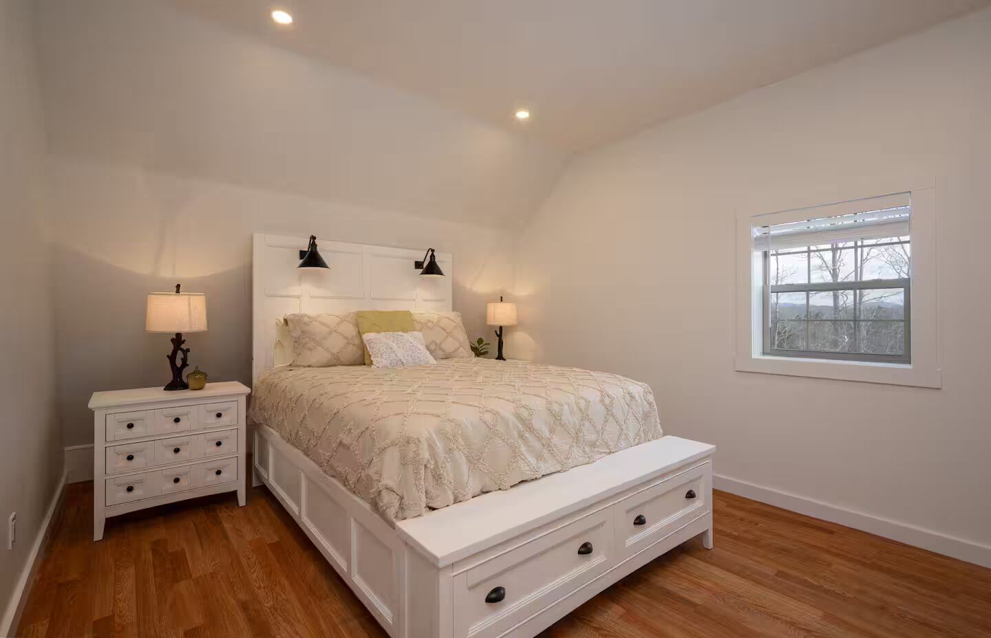 2 多间卧室、熨斗/熨衣板、WiFi、床单