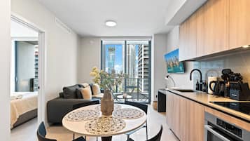 Departamento, 2 habitaciones, vista a la ciudad | Área de sala de estar