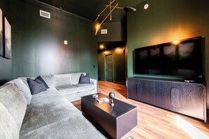 Smart TV - Hollyhock Suite 405: 2 beds/1 bath (Louisville)