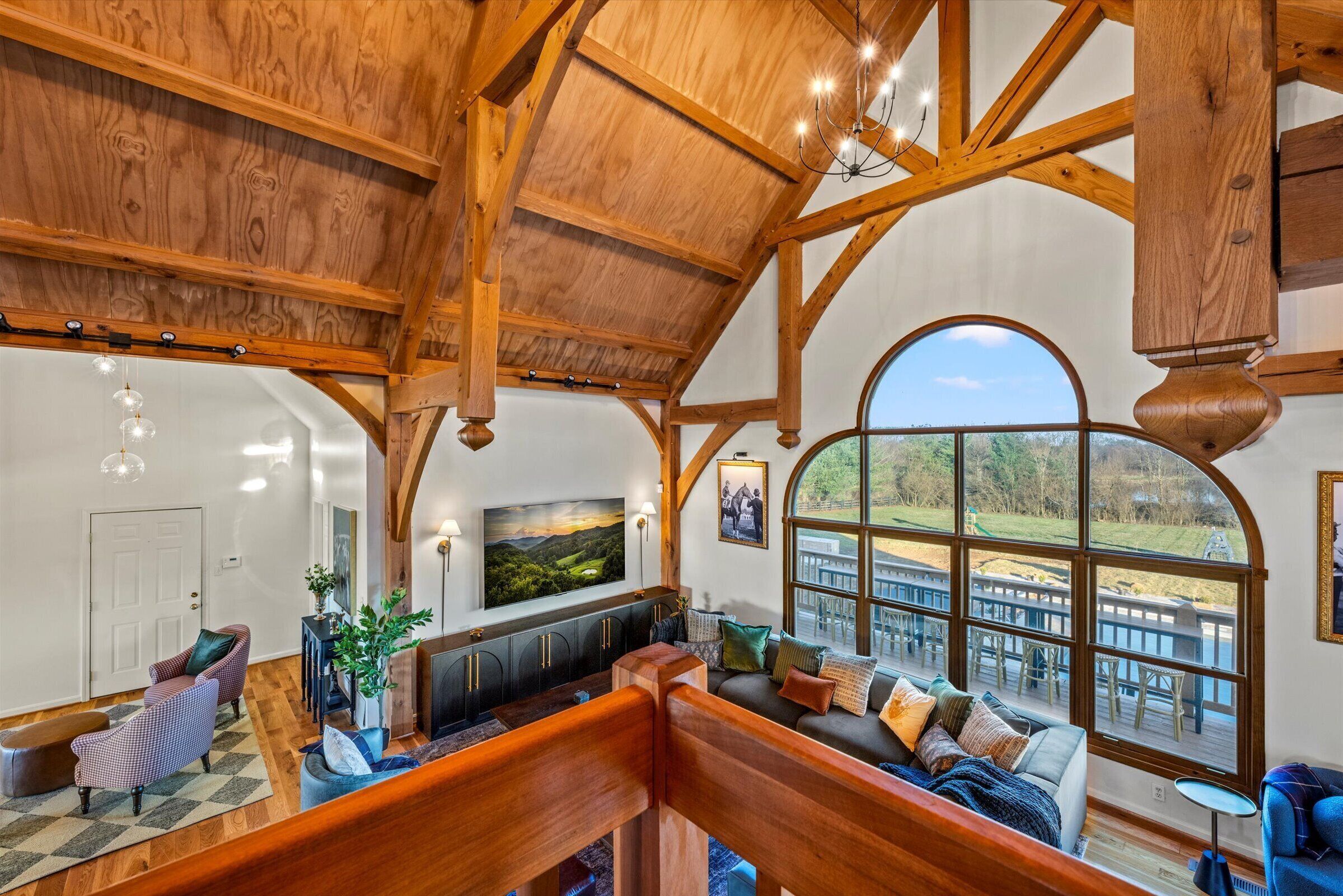 TV connectée, cheminée, jeux vidéo, table de tennis de table