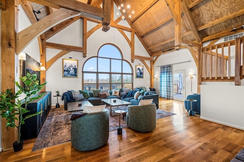 Luxe 16-Bed Bourbon Trail Manor: Pool, Spa, Cinema, Game Room & PS5 Lounge