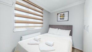 1 bedroom, iron/ironing board, WiFi (free), bed sheets - Modern Balcony Flat, 10 Minutes to Üsküdar Seafro (Istanbul)