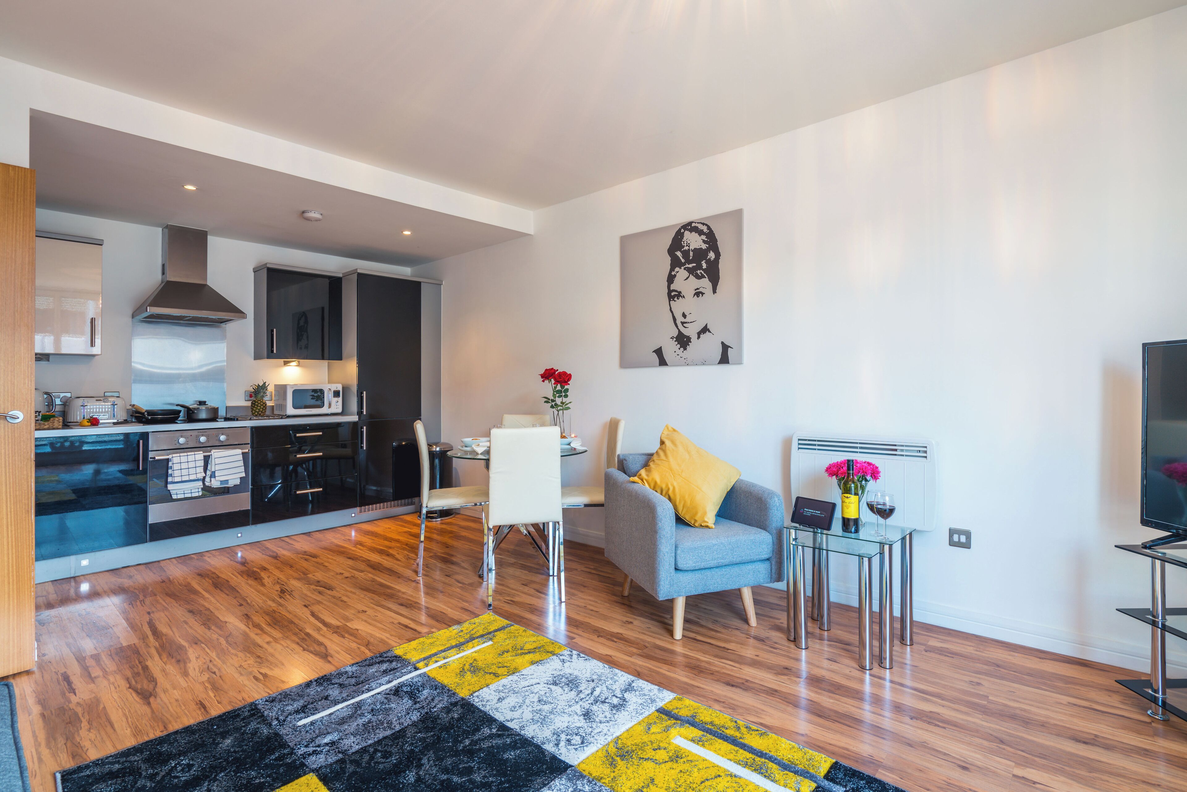 Deluxe-lejlighed - 2 soveværelser - ikke-ryger - byudsigt | Privat køkken | Mikrobølgeovn, ovn, kogeplade, opvaskemaskine