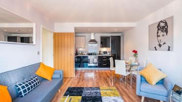 Apartment, Non Smoking, City View | Interior