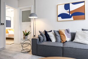 3 bedrooms, desk, iron/ironing board, free WiFi - Elegant Flat Near Istiklal | Stylish & Central (Istanbul)