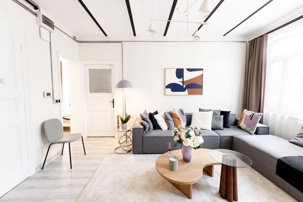 TV - Elegant Flat Near Istiklal | Stylish & Central (Istanbul)