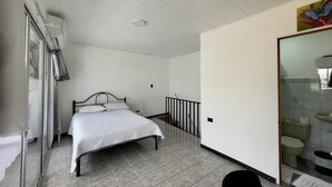 1 slaapkamer, een strijkplank/strijkijzer, wifi, beddengoed