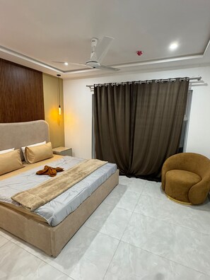 1 bedroom, iron/ironing board, WiFi - Light & Latte | 1BHK | MM ALAM | GULBERG | Self Check-In (Lahore)