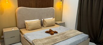 Light & Latte | 1BHK | MM ALAM | GULBERG | Self Check-In