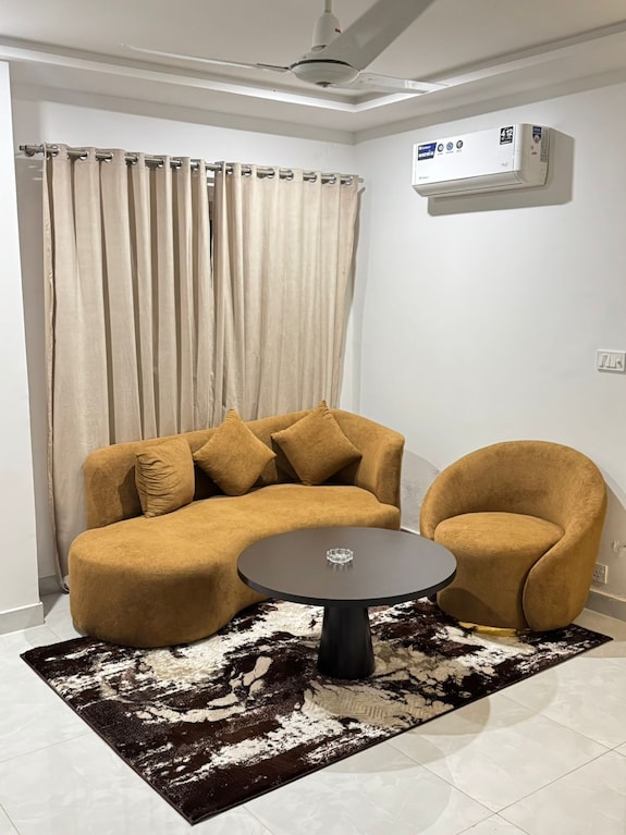 Light & Latte | 1bhk | Mm Alam | Gulberg | Self Check-in - Lahore