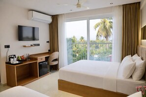In-room safe, desk, laptop workspace, iron/ironing board - HOTEL HANATA KOCHI (Aluva)