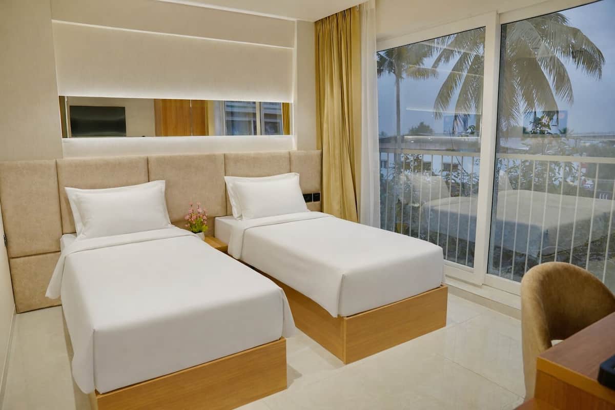 In-room safe, desk, laptop workspace, iron/ironing board