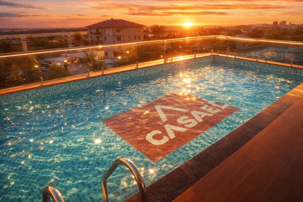 Outdoor pool - HOTEL HANATA KOCHI (Aluva)