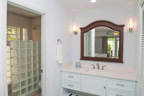 Master Bathroom - Beautiful 3BR/4BA villa footsteps from beach (St. Thomas)