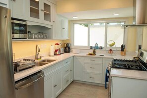 Fridge, microwave, oven, stovetop - Beautiful 3BR/4BA villa footsteps from beach (St. Thomas)