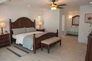 3 bedrooms, travel cot, free WiFi, bed sheets - Beautiful 3BR/4BA villa footsteps from beach (St. Thomas)