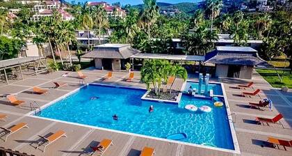 Beautiful 3BR/4BA villa footsteps from beach