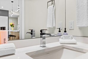 Shower, hair dryer, towels - Tranquil 2BR Golden Oasis |BBQ, Balcony, MTN Views (Golden)