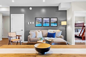 2 chambres, fer et planche à repasser, Wi-Fi, draps fournis