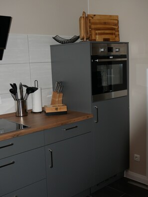 Stovetop, dishwasher - Completely renovated ground floor apartment in the heart of Goslar's old town (Goslar)